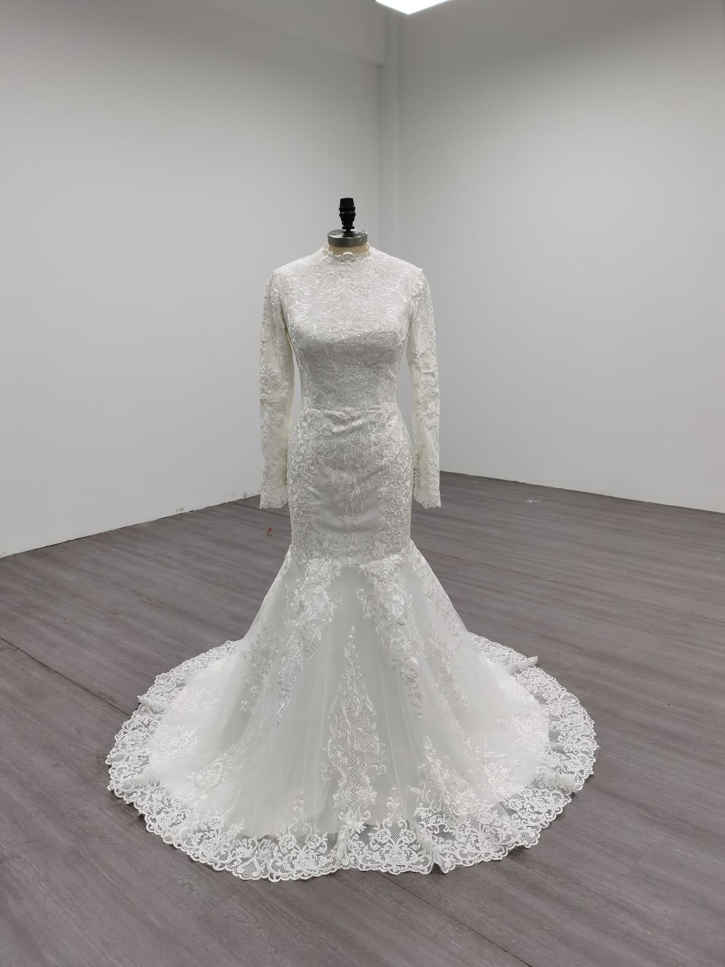 Ariel - Long Sleeve Elegant Mermaid Modest Wedding Dress