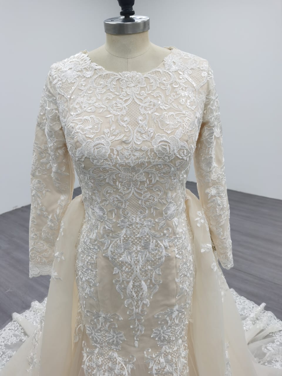 Ariel - Long Sleeve Elegant Mermaid Modest Wedding Dress