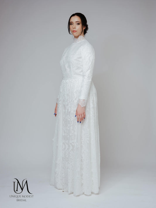 Stella – Modest Plus Size Lace Wedding Dress